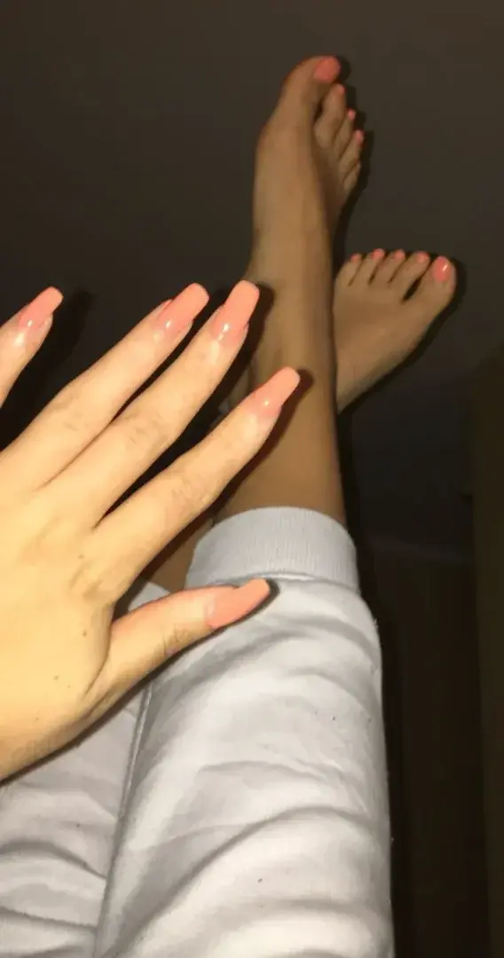Leak & nude 2 — Piedfetish_