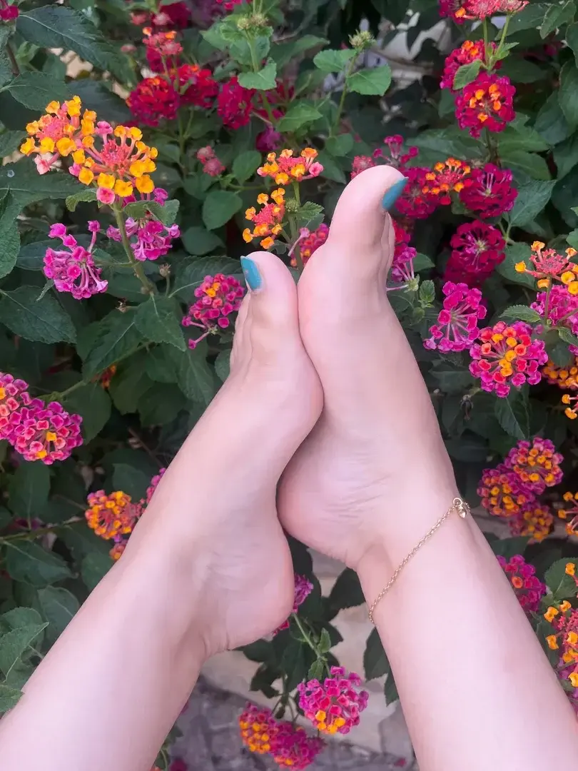Leak & nude MYM — Jolispiedsfeet_ : « 👣 » (MYM)