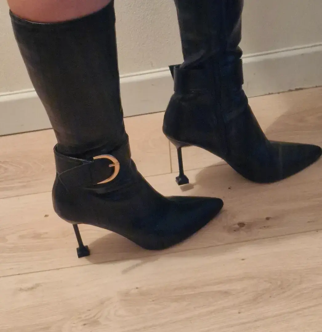 Leak & nude 1 — Mistressfeety