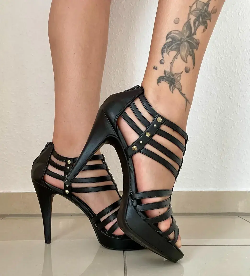 Leak & nude 1 — Feetishqueen