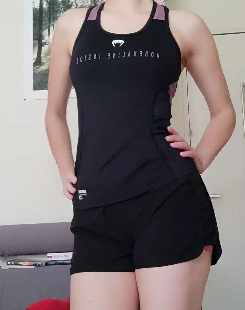 Leak & nude MYM — Francaiseanonyme : « Prête pour aller courir 🏃Je vais être toute transpirante 😉 » (MYM)