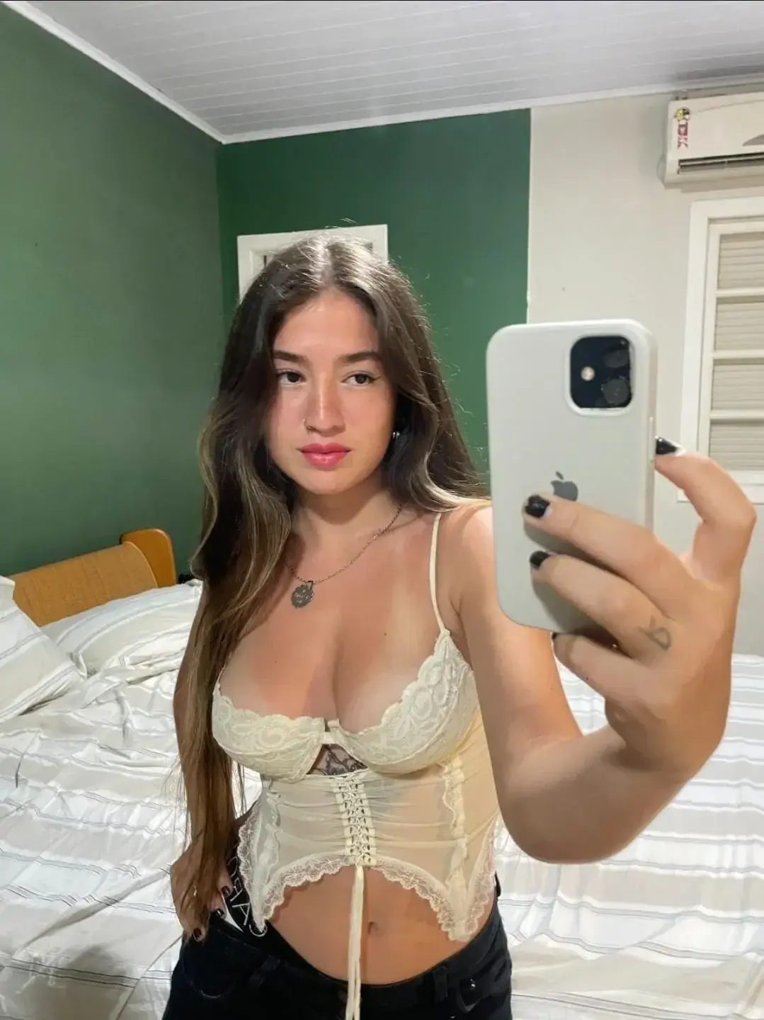 T’as vu l’extérieur… mais tu veux l’intérieur ? 😈Je te montre tout sans censure, en privé 👅-50% avec le code EVA50