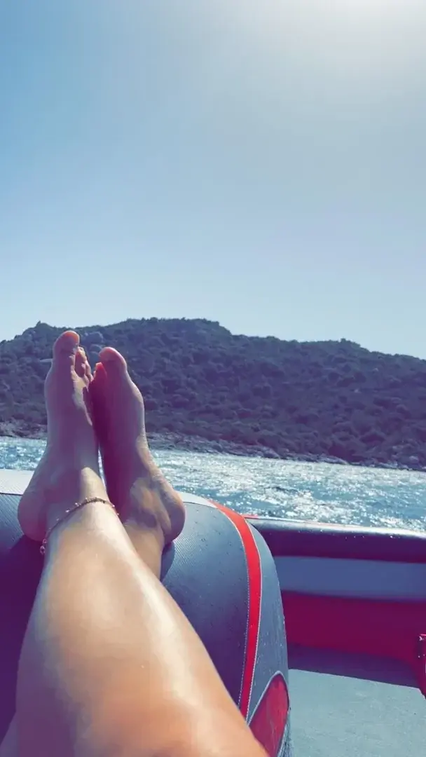 Leak & nude 1 — Sexy-french-feet