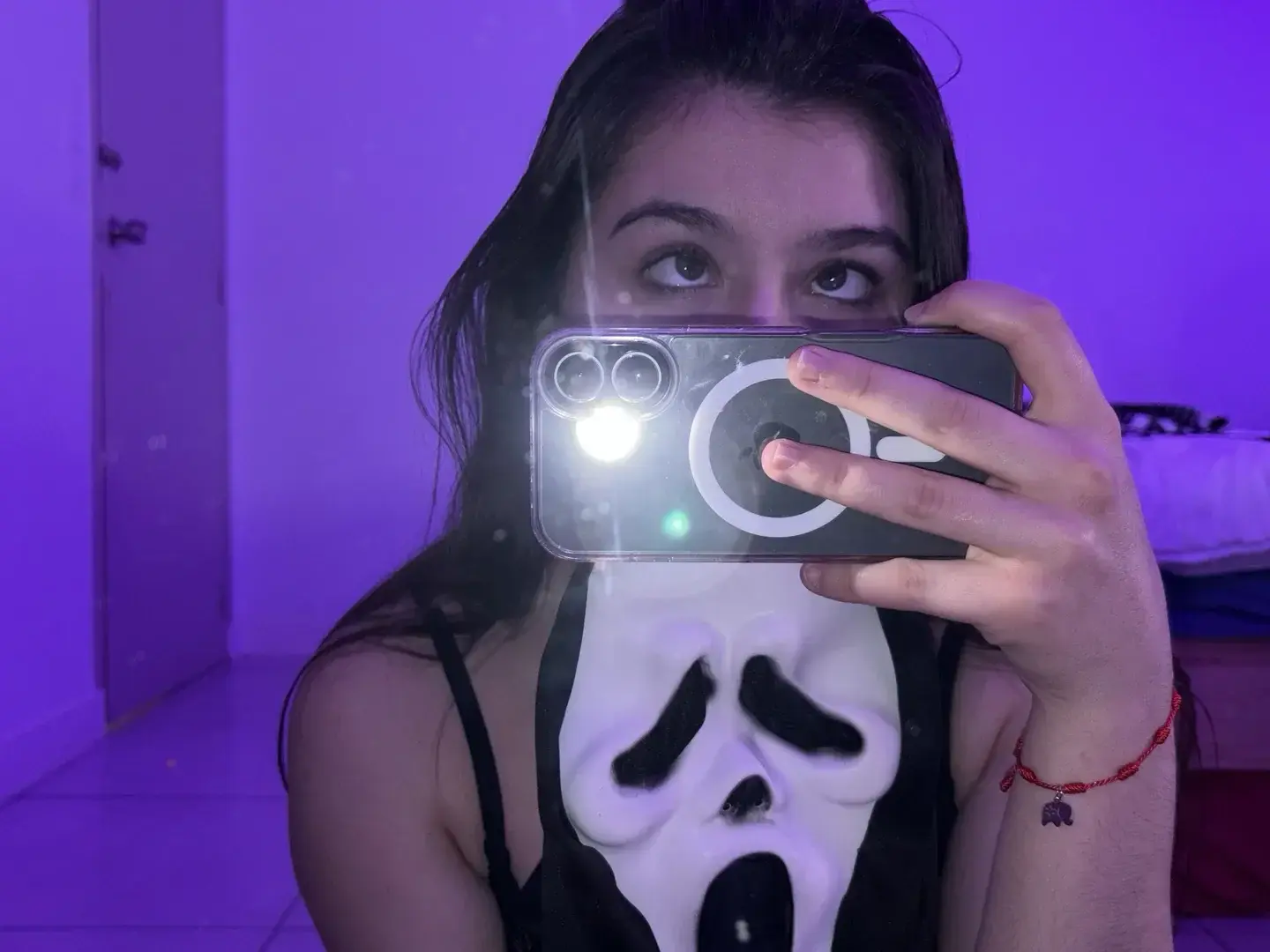 👻Ghostface qui glisse le couteau le long de ma cuisse en murmurant « shhh »… ouais j’suis déjà trempée💦