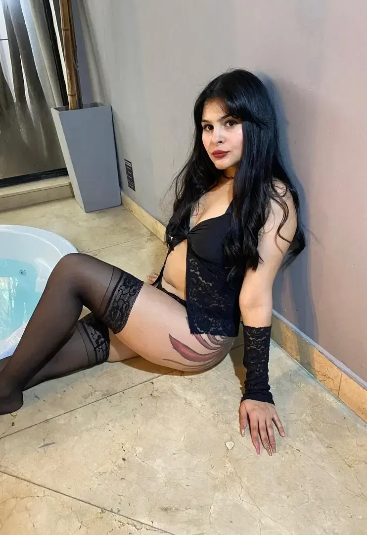 Viens me dire en privé ce que tu aimerais découvrir chez moi😏😏