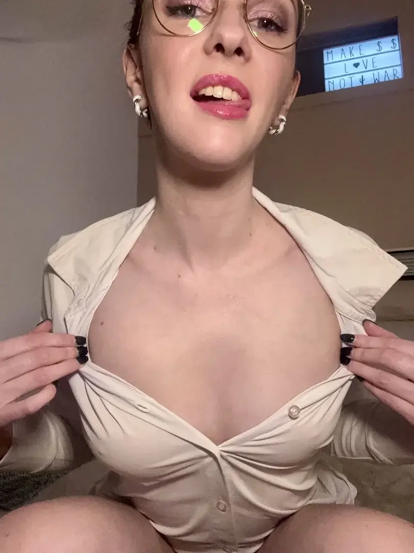 Leak & nude MYM — Jolieroseeparis : « Abonne toi si tu veux voir en dessous !! » (MYM)