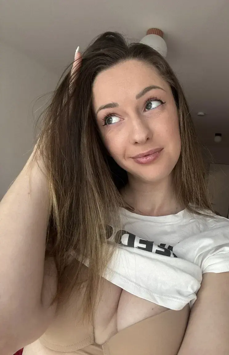 Leak & nude MYM — Jolieroseeparis : « J’aurai du enlever mon soutif pour rendre l’accès à mes seins plus simple » (MYM)