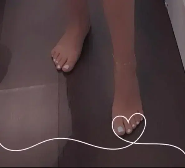 Leak & nude 4 — Mym2pieds