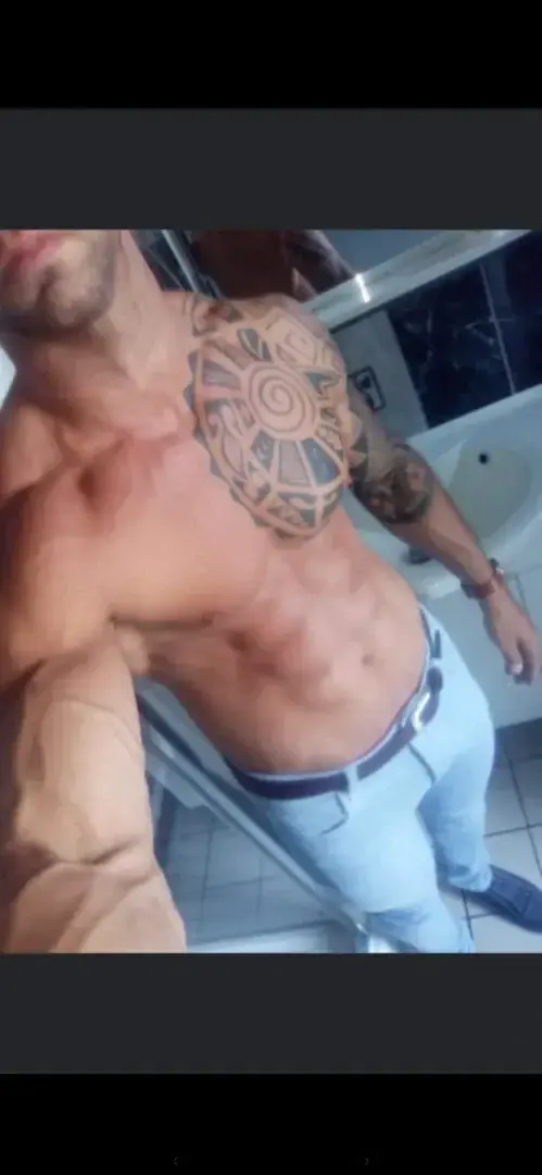 Leak & nude 1 — Gladiateurfit