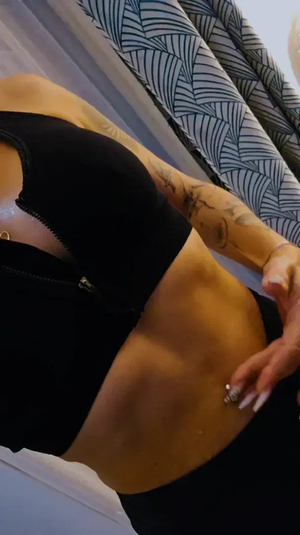 Leak & nude MYM — Nessa40 : « Tu veux en voir plus 🔥🔥😈😈 » (MYM)