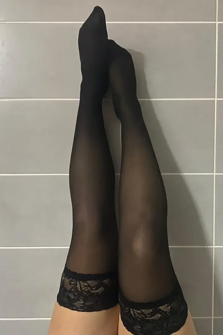 Leak & nude 1 — Les_petits_pieds_de_tessa