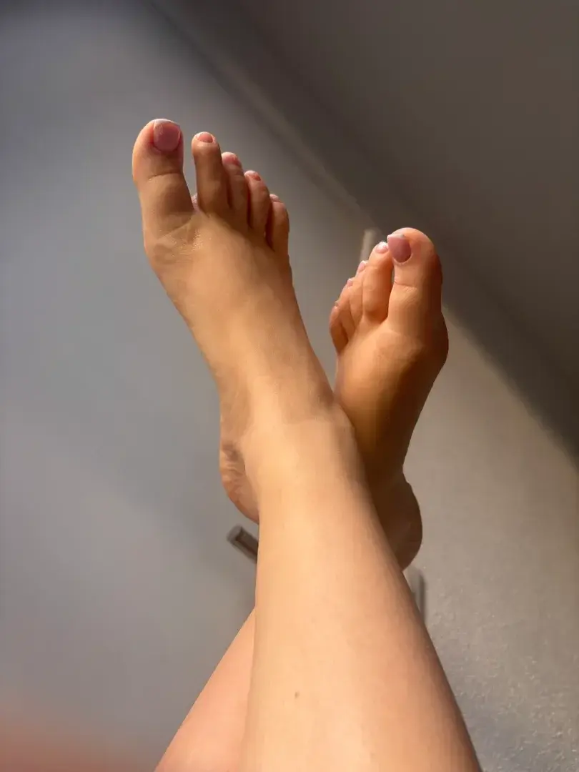 Leak & nude 4 — Luna_feetpleasure