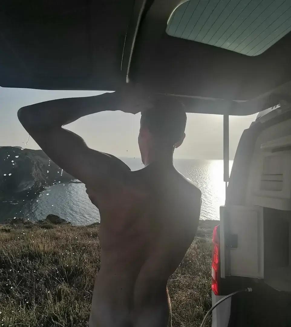 Leak & nude 1 — Regarde-moi-si-tu-veux