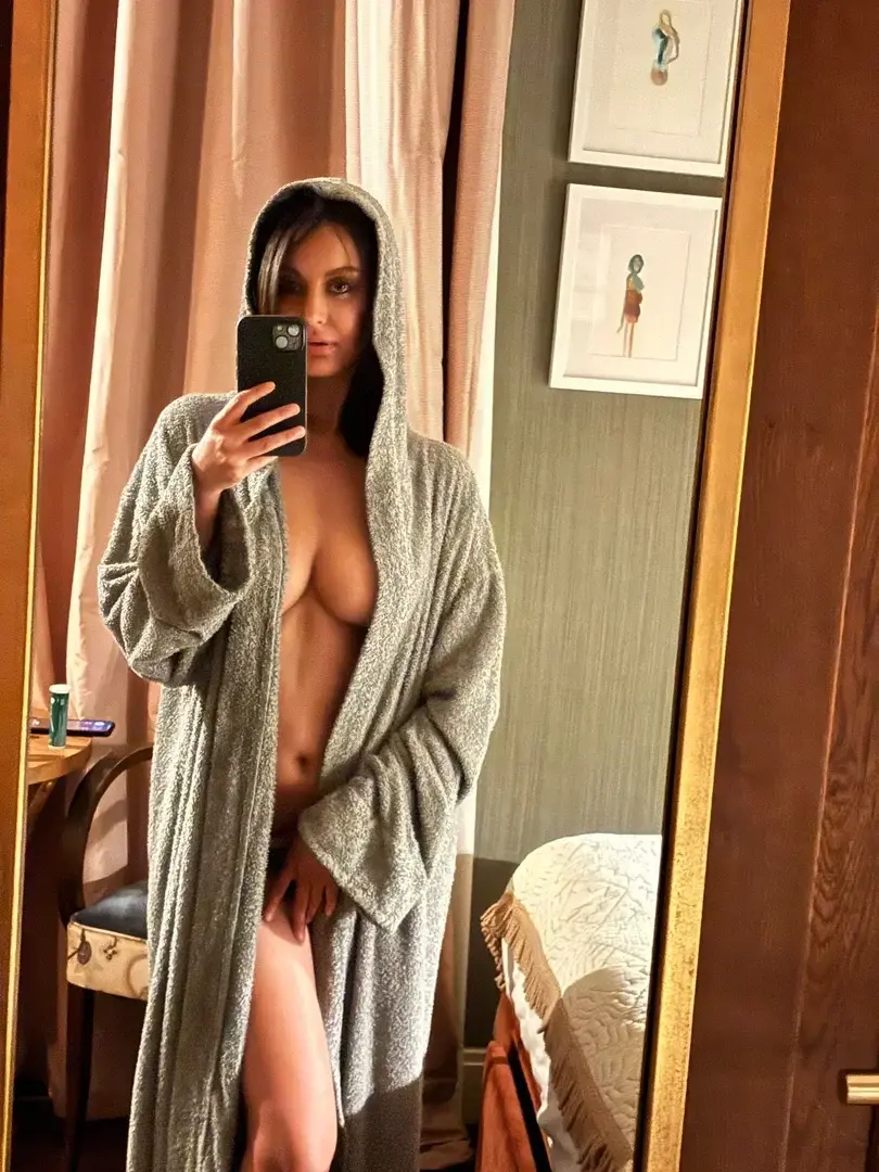 Leak public de Zahia — « description de la photo » (nude) sur MYM