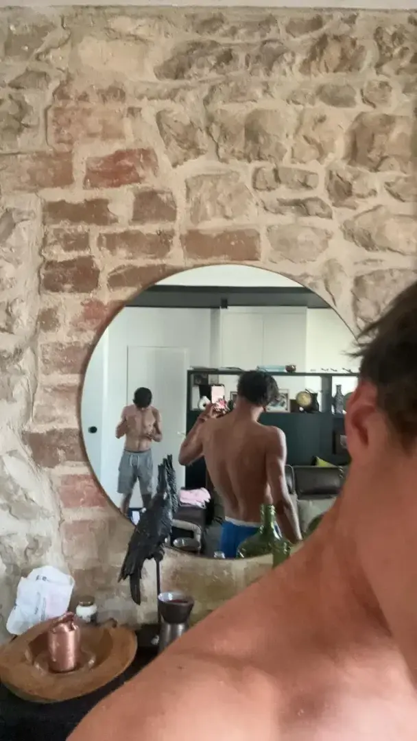 Si tu veux voir comment on s’est détendu😛 après la séance de sport, envoie-moi un petit message 🤯💦