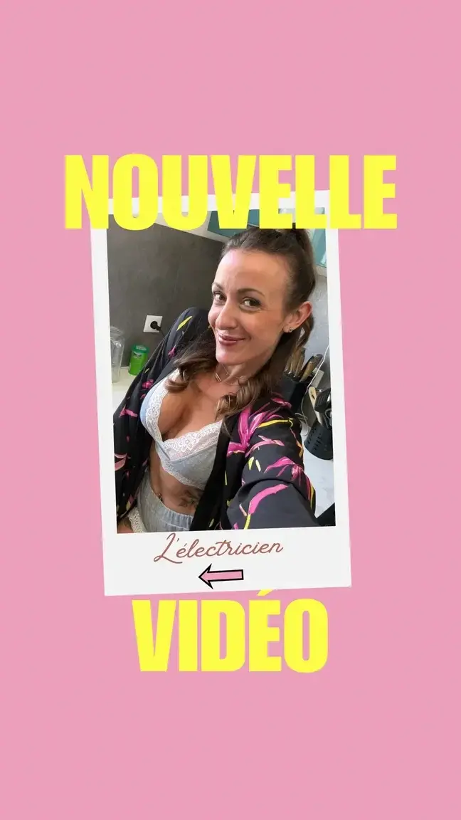 Leak & nude MYM — Emma_loren : « 🔥  L’ÉLECTRICIEN… ⚡🔥Je savais qu’il allait passer… alors je l’ai accueilli en petit peignoir, juste histoire de le déstabiliser un peu. 🫣🔥Je lui ai proposé un café… tranquille, comme si de rien n’était. ☕😈Mais j’avais changé de tenue.🔞Je voulais voir jusqu’où je pouvais aller…Et disons que j’ai rapidement eu ma réponse. 😏⚡-Fellation-Levrette-Finition seins » (MYM)