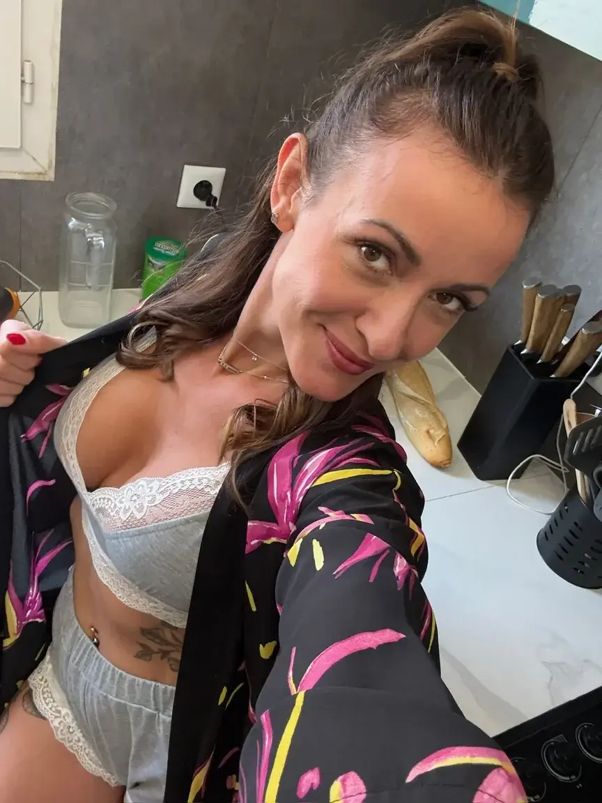 Leak & nude MYM — Emma_loren : « L’ÉLECTRICIEN… ⚡🔥 » (MYM)
