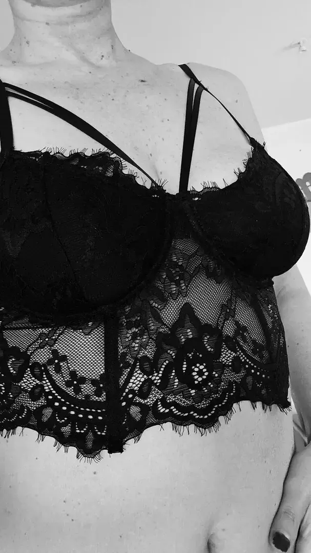 Bon week-end les coquins.  Je prépare la prochaine vidéo spéciale Squirt 💝💝 💋