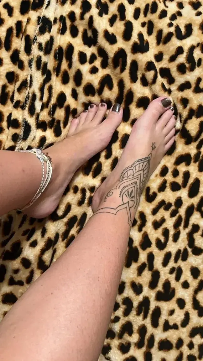 Leak & nude 2 — Piedsdeparisienne3