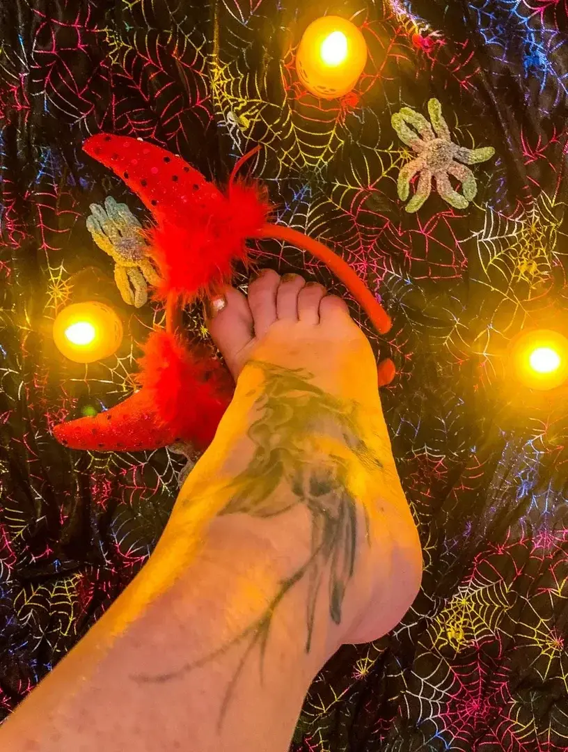 Leak & nude 5 — Fantasme_pied_tatoue