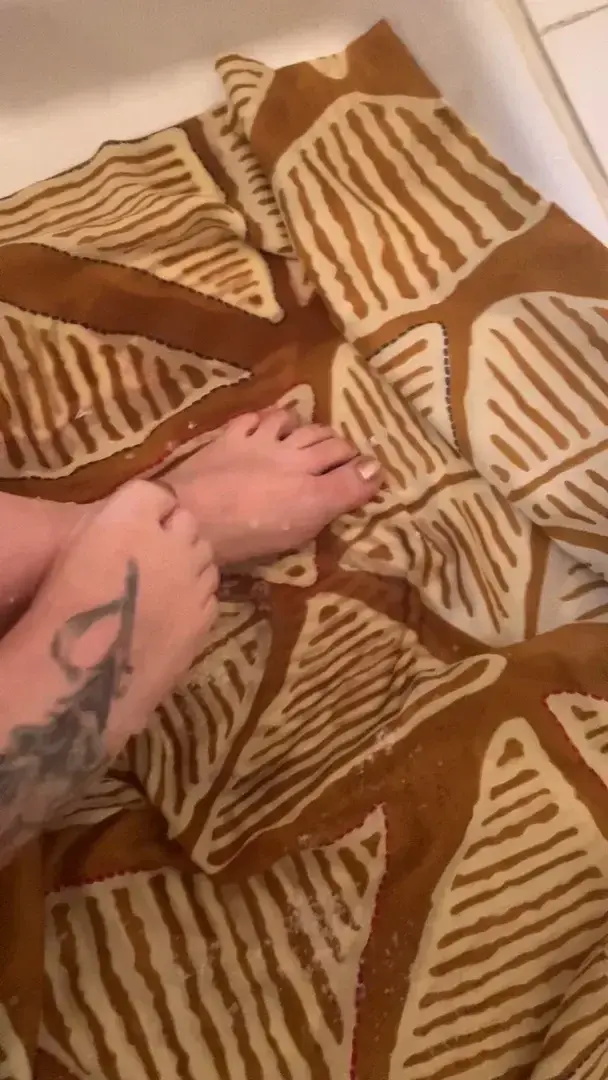 Leak & nude 3 — Fantasme_pied_tatoue