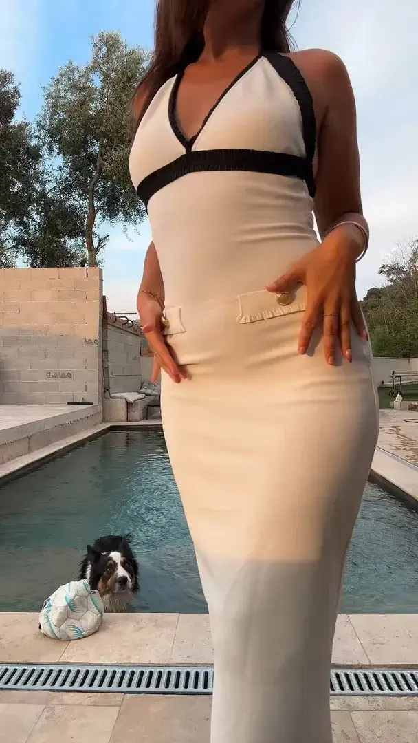 Leak & nude MYM — _anissanissou : « Qui aimerai etre a la place du chien ?🤣😍 » (MYM)