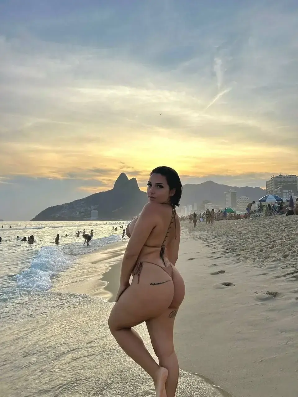 coucou tu viens m'ecrire ? je suis bien hot la