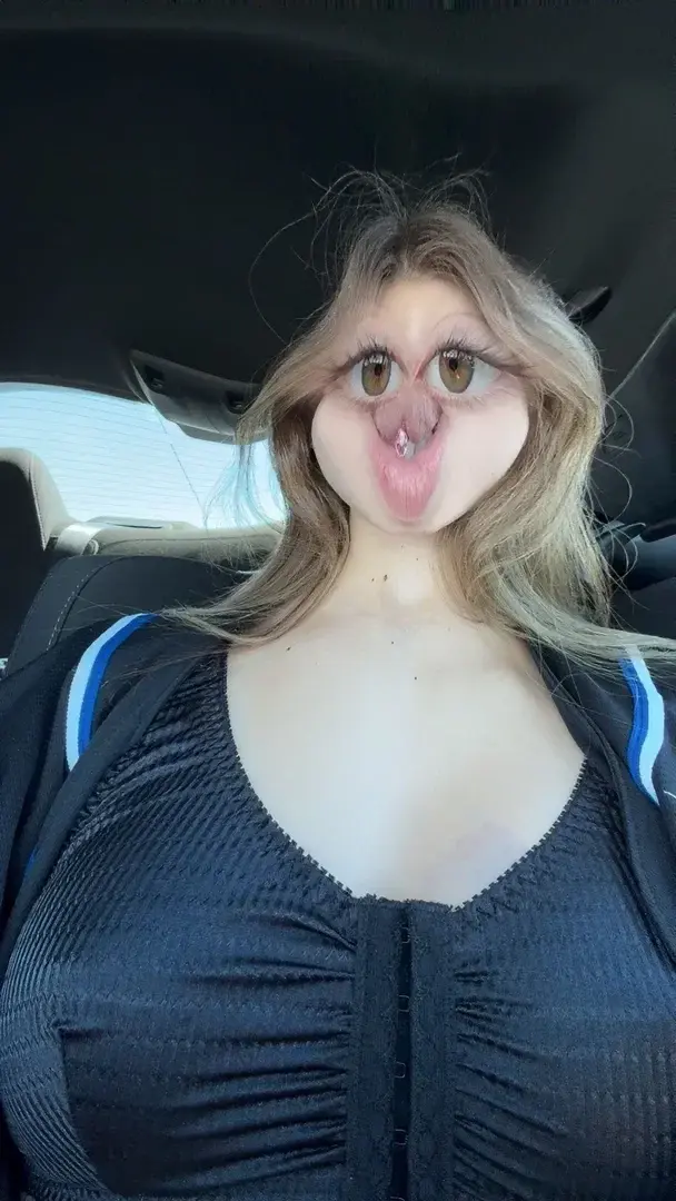 Leak public de Twistedchloe — « Coucou mes vies !! l’m back, j’ai un peu de mal à bouger avec les douleurs etc, donc demain sortira un push de moi que j’avais prit à l’avance (100% nue dans mon bain) en attendant j’essaye de me rétablir avec mes jolis seins, abonnez vous pour pas louper le reveal ahah » (nude) sur MYM