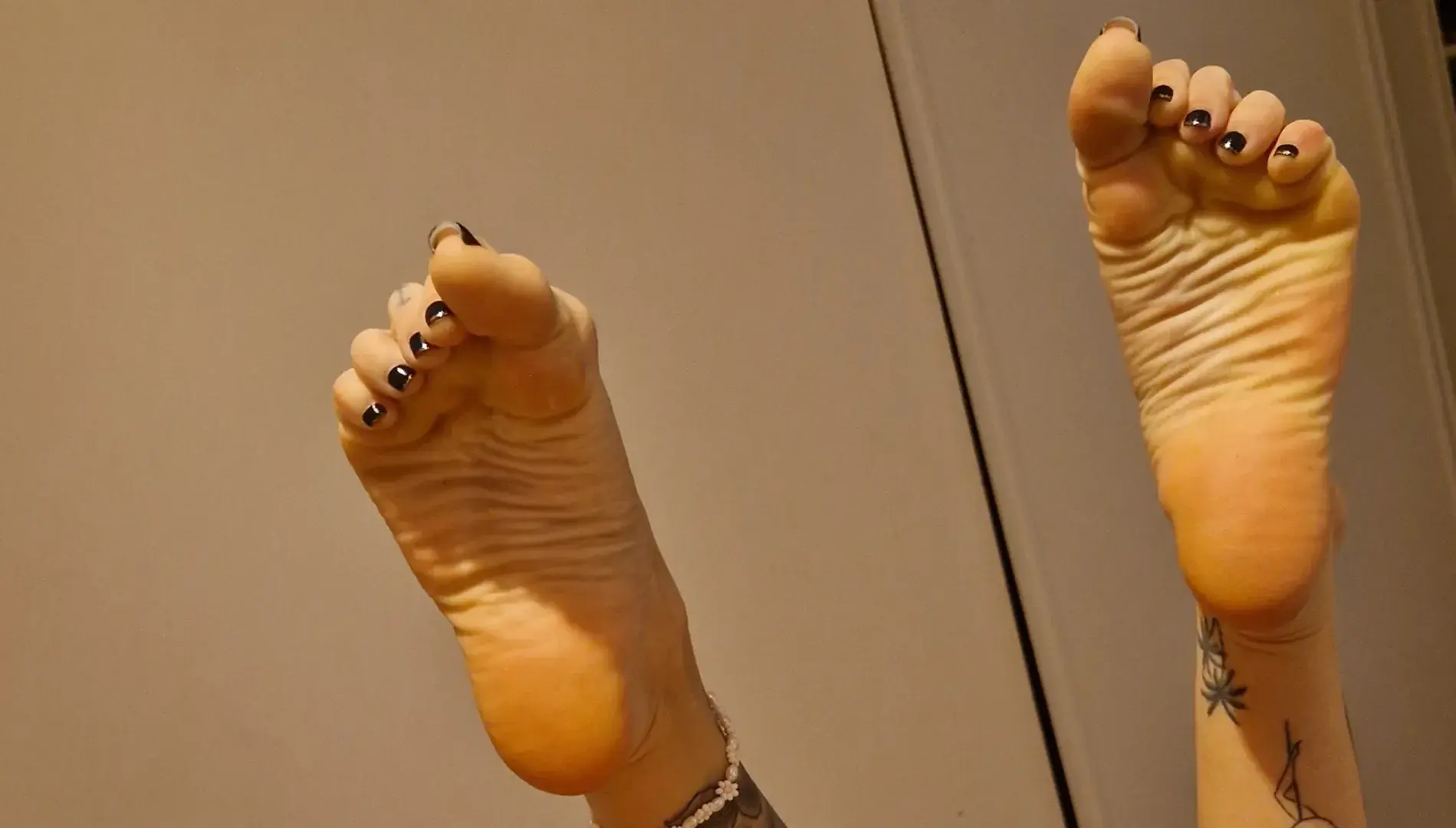 👣👣