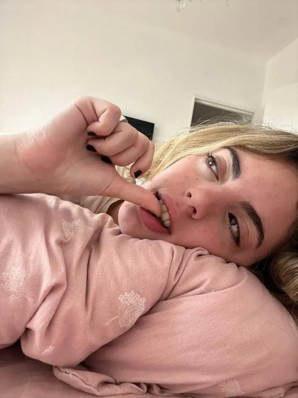 Leak & nude 5 — Queenb_mym