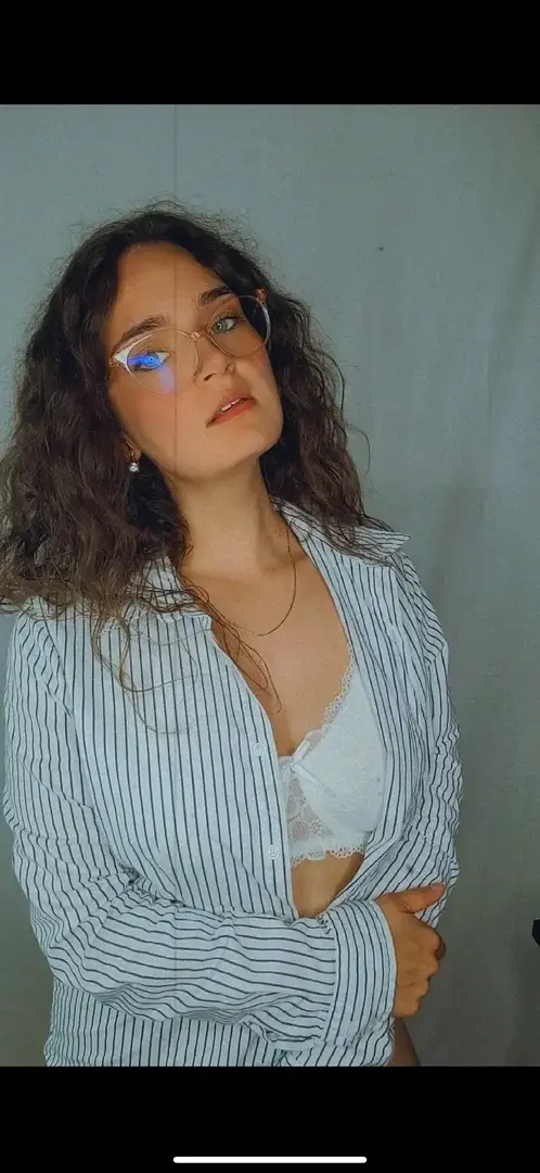 Si je te disais que j’étais en train de me toucher en bas 😳😳😏🥵If I told you I was touching myself down there 😳😳😏🥵