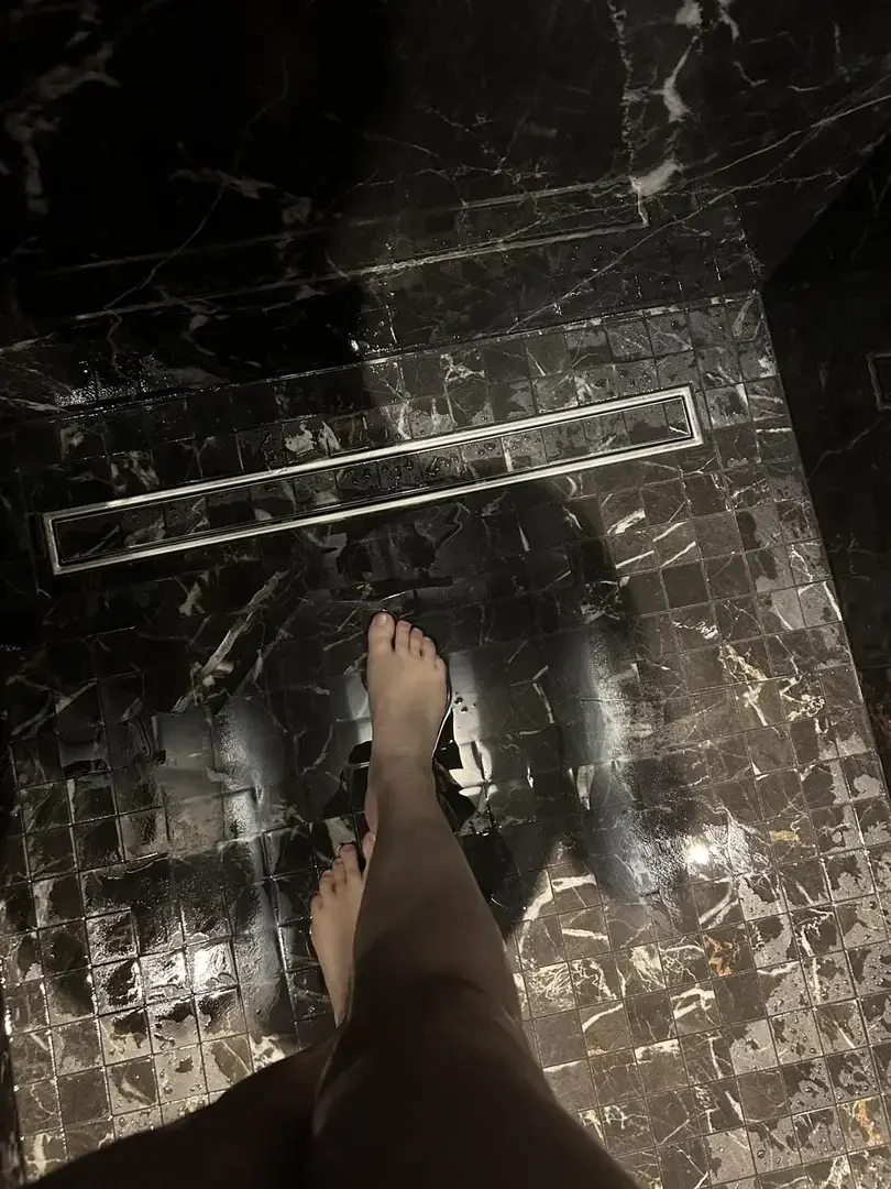 Piedscorse - Photo exclusive MYM 8 | French Modèles