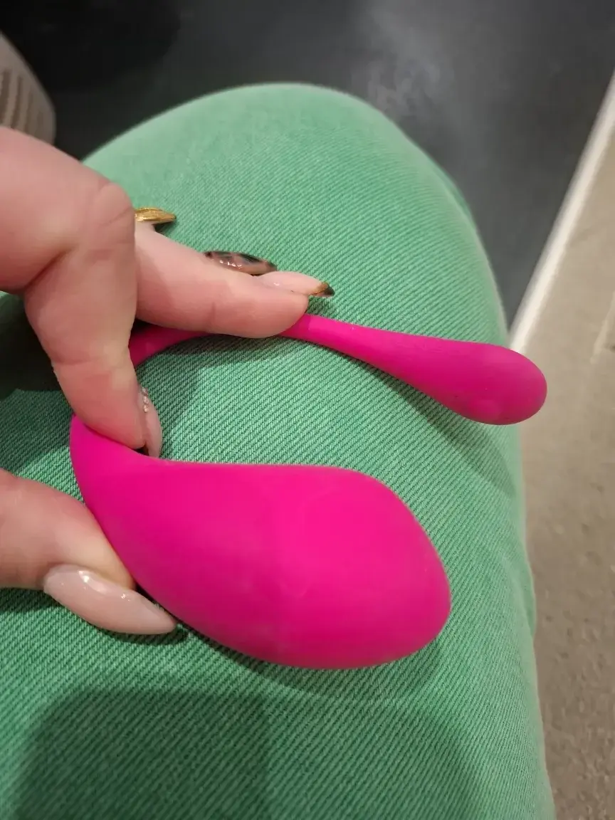 Hey, tu veux activer mon lush à distance ? Fais moi signe !Hâte de vibrer sous tes ordres ! 🥵😅😍