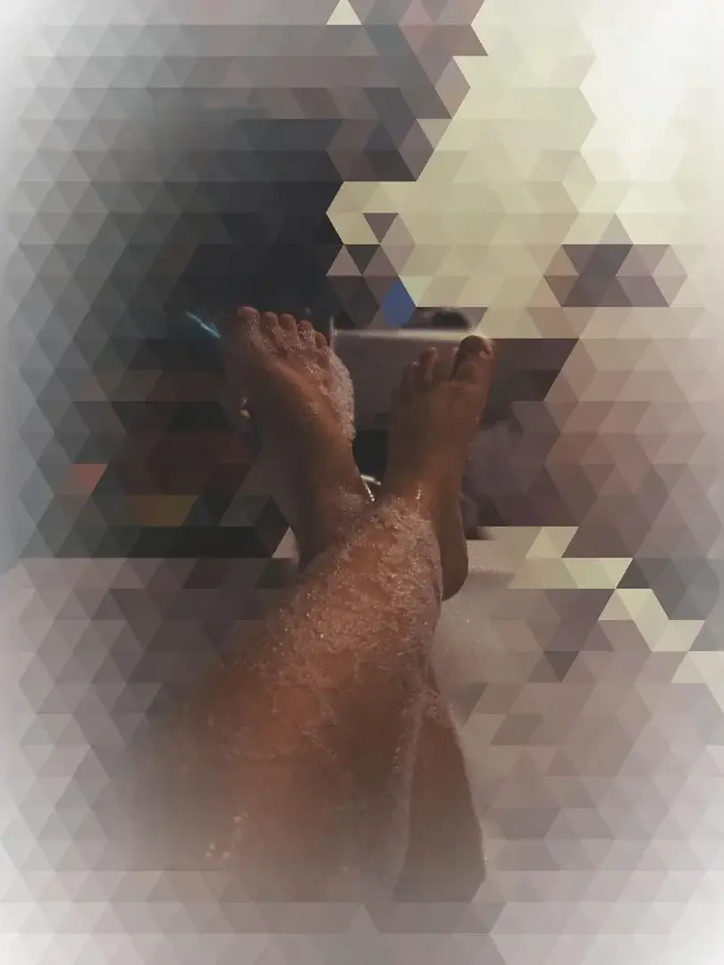 Leak & nude 2 — Pied_delux