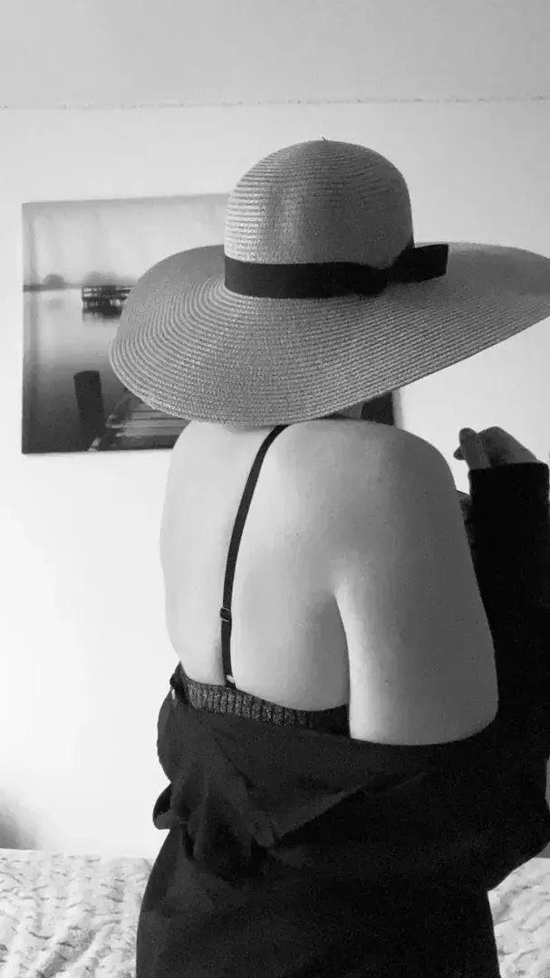Leak & nude 3 — Petitange31