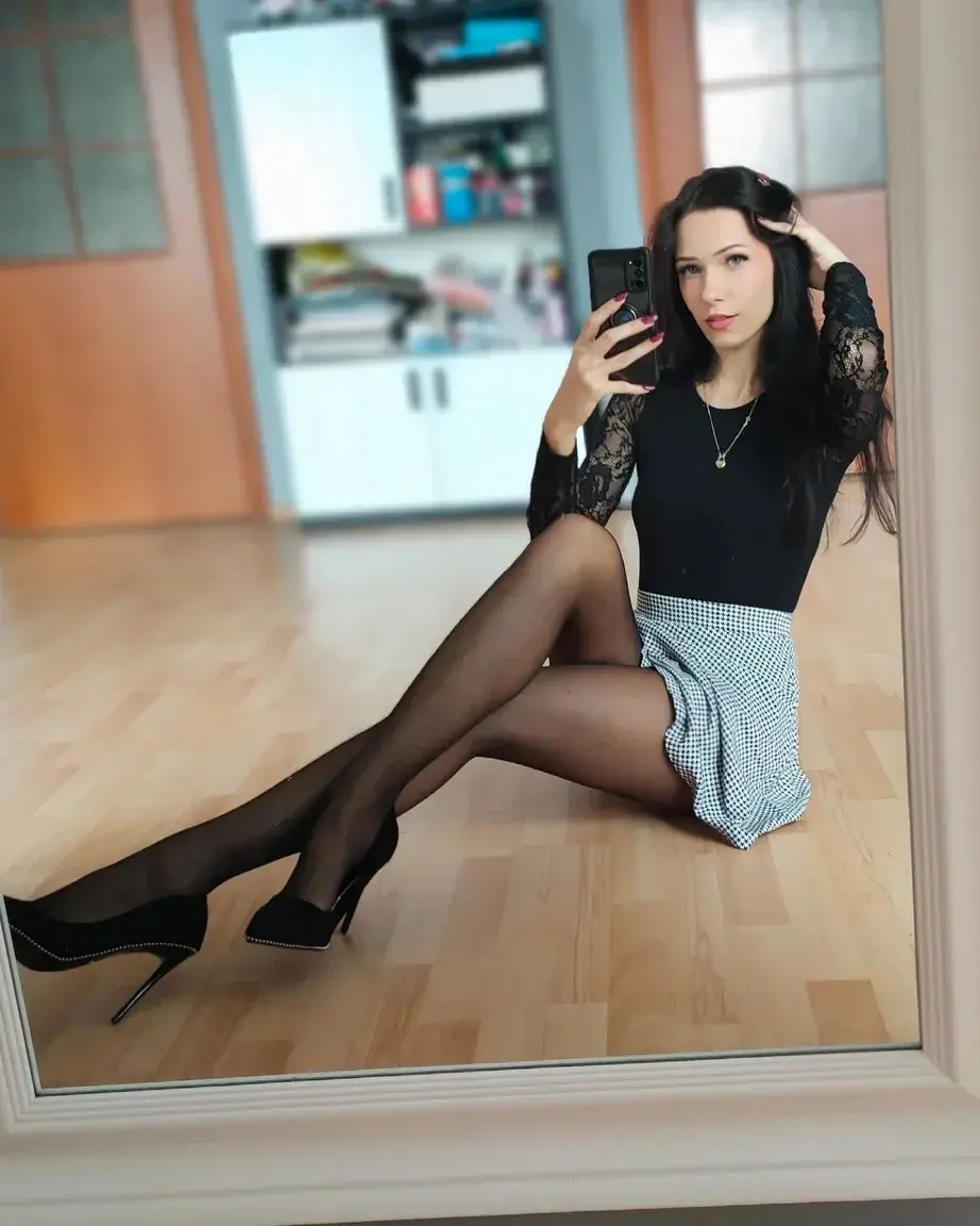 My legs or my face? What have you notice first? 😈