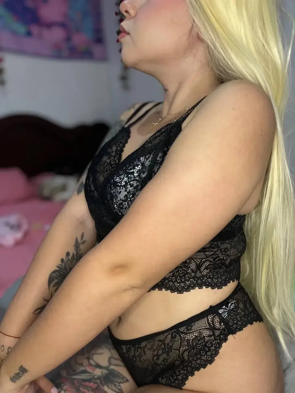 Cette photo n’est qu’un avant-goût… le reste est privé 😌👉 Abonne-toi avec SOFIAVIP