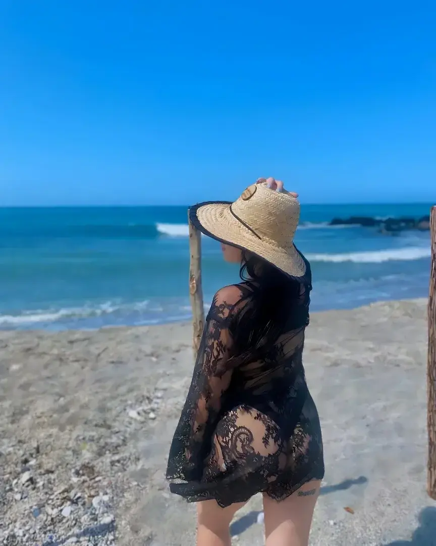 Seul sur le sable les yeux dans l'eau... 😌