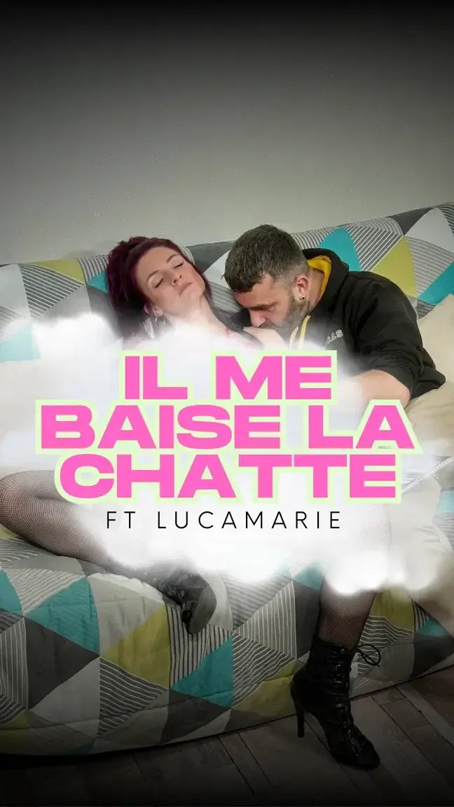 FILM DU JEUDI ! FILM POUR MES ABONNESLe mari du duo LUCAMARIE m'a surpris en train de me faire plaisir devant leur photos...C'est comme si il avait répondu a mes prières.. J'avais besoin d'une queue pour me satisfaire devant cette excitation.. Et voilà que j'en ai une..Une bien belle, prête à me defoncer la chatte comme je le voulais..Quelle genre de Milf j'aurai été si j'avais pris soin de sa queue en retour ..Du bon "flop flop", du bon "slurp slurp", de la bonne baise excité sur un canapé, comme j'aime
