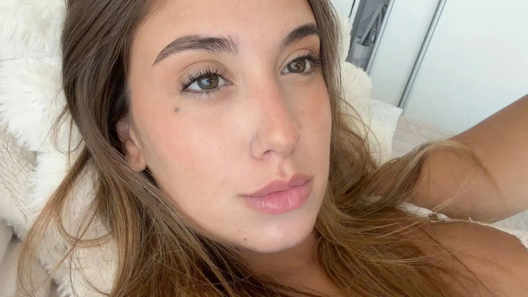 Leak & nude MYM — emma_douceur : « appuie sur le petit cœur si j’te fais sourire 😚 » (MYM)