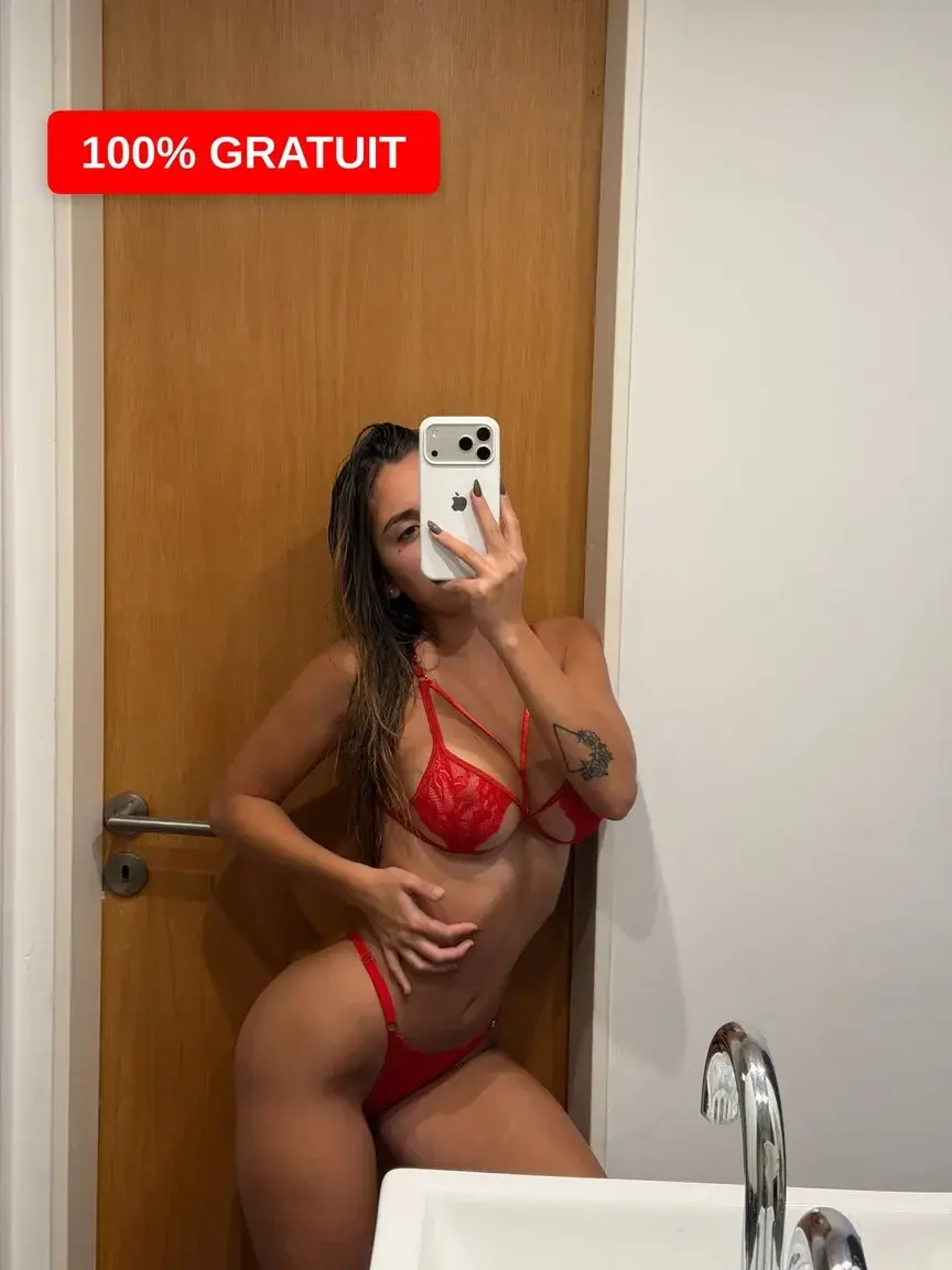 Leak & nude MYM — emma_douceur : « chuchote-moi un secret en message 🤭 » (MYM)