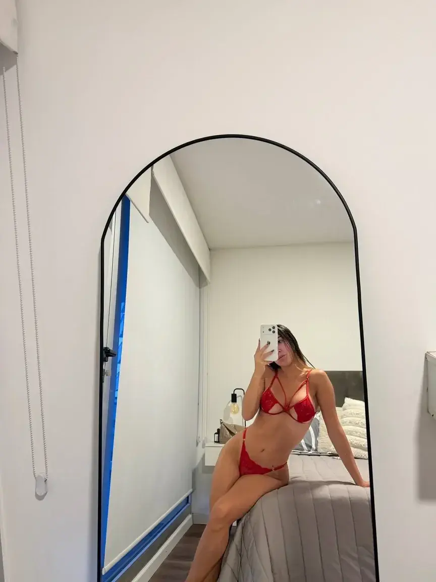 Leak & nude MYM — emma_douceur : « j'ai les yeux fatigués mais pas toi dans mes pensées, abonnement gratuit sans » (MYM)