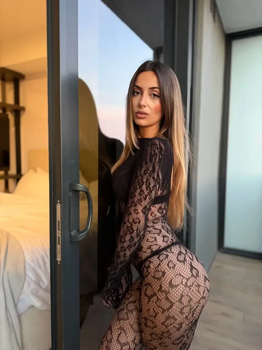 Aperçu public — Tiffanyana : « Tu cliques ou tu imagines » (MYM) — pas un leak