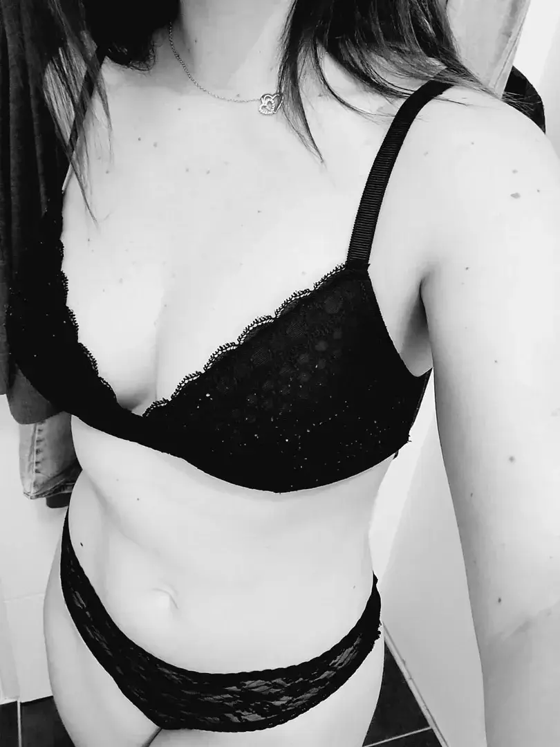 Leak & nude 4 — frenchiebelly