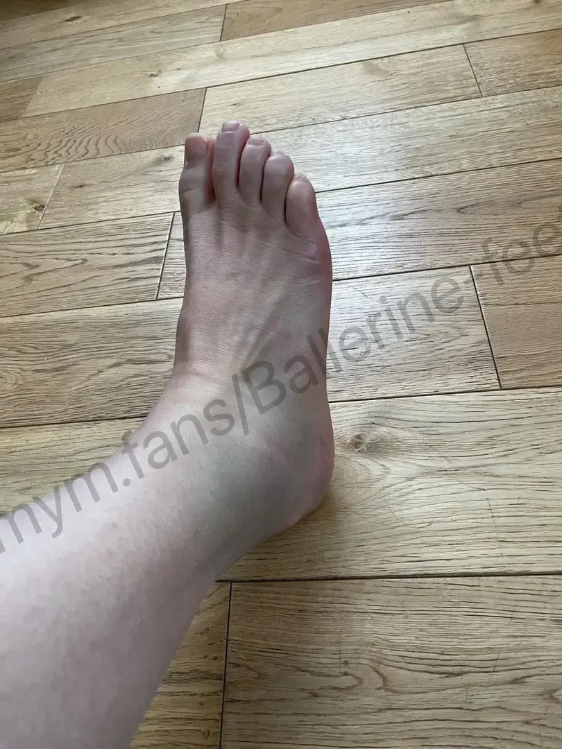 Leak & nude 3 — Ballerine-feet