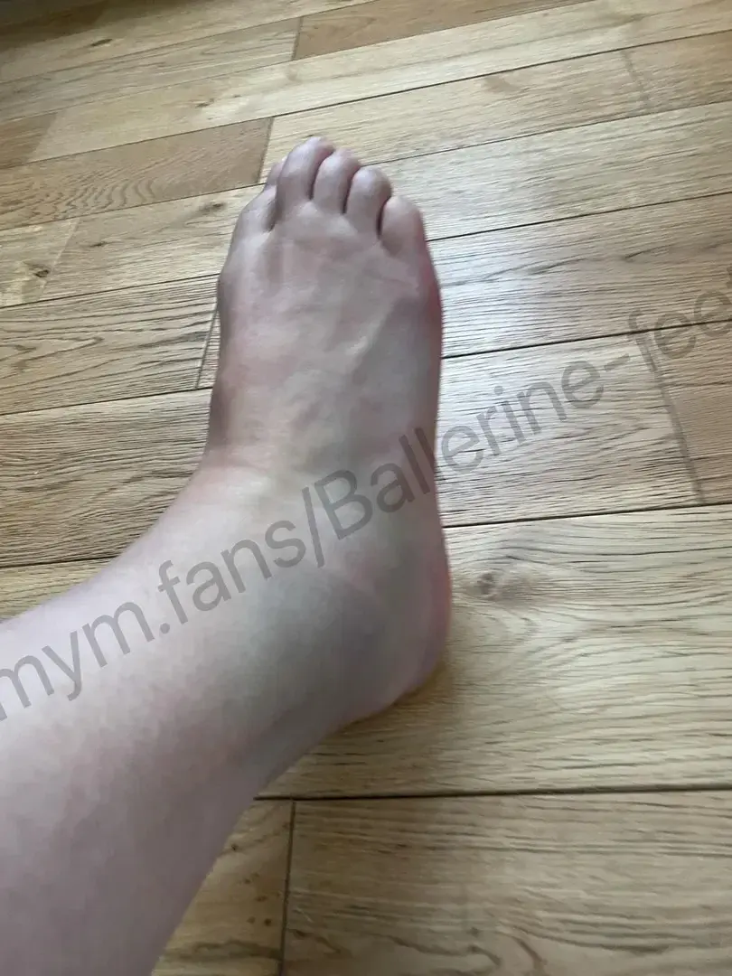 Leak & nude 4 — Ballerine-feet