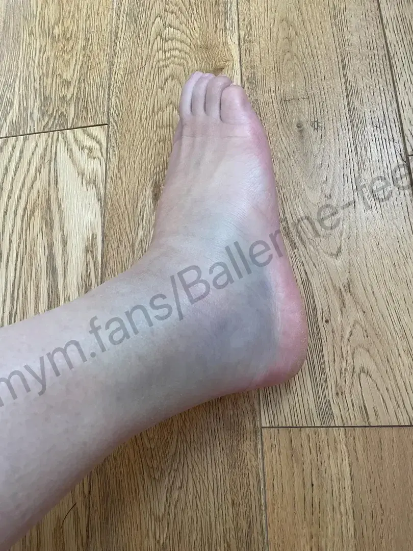 Leak & nude 5 — Ballerine-feet