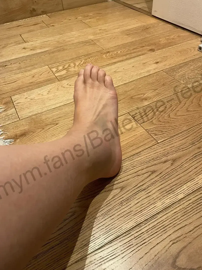 Leak & nude 2 — Ballerine-feet