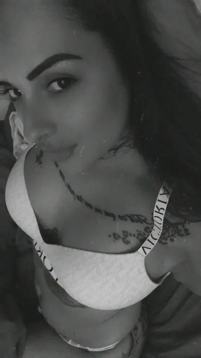 Si tu veux voir la vie en couleur vien me retrouver tu y verra mieux qu'en noir et blanc 😝🖤🤍