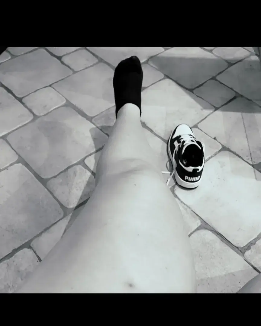 Qui pour me masser la jambe ?